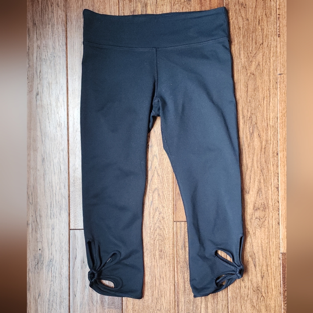 Black fabletics 3/4 leggings